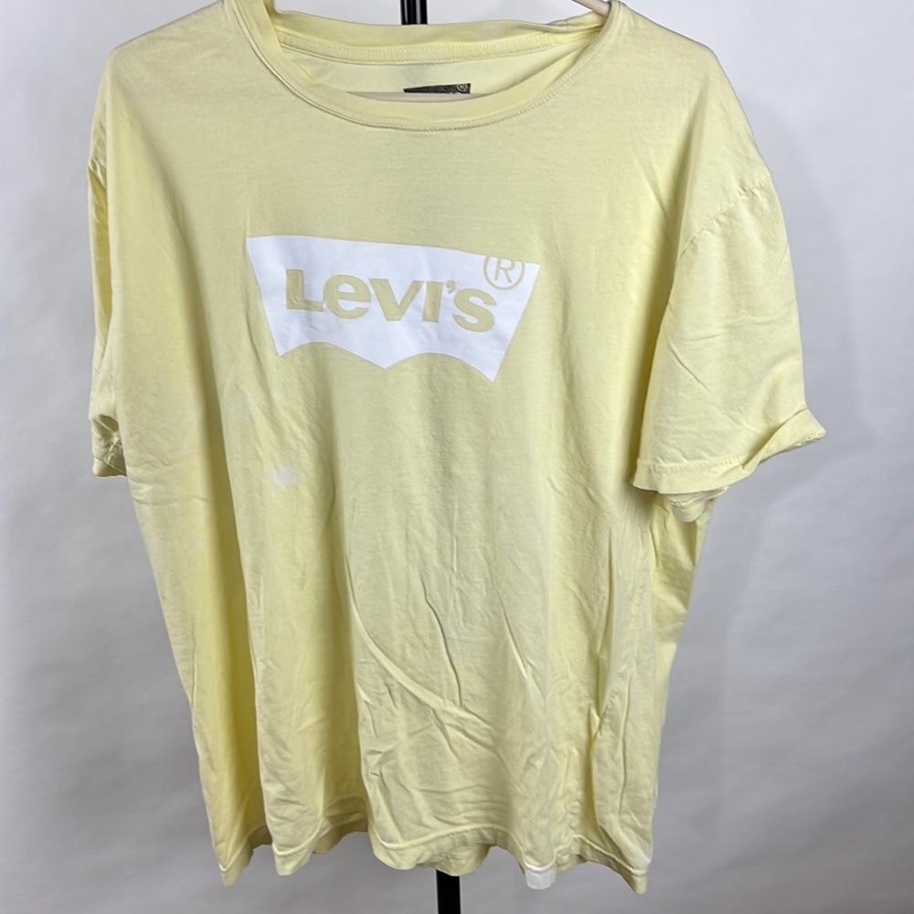 Levi Men’s Size XL Yellow T-shirt